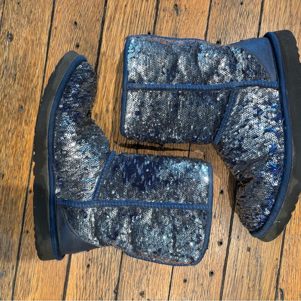 Woman’s Ugg boots blue/silver sequins size 7